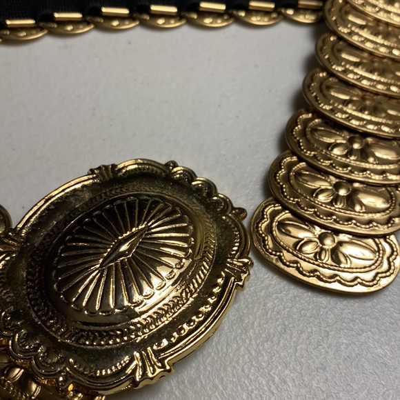 Stretchy Elastic Belt Overlapping Goldtone Ovals - Picture 5 of 6